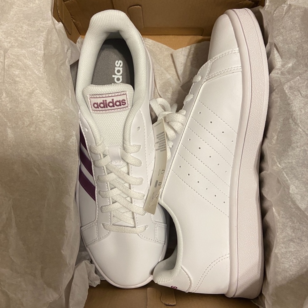 New with tags stylish grand court base adidas sneakers, size 8.
